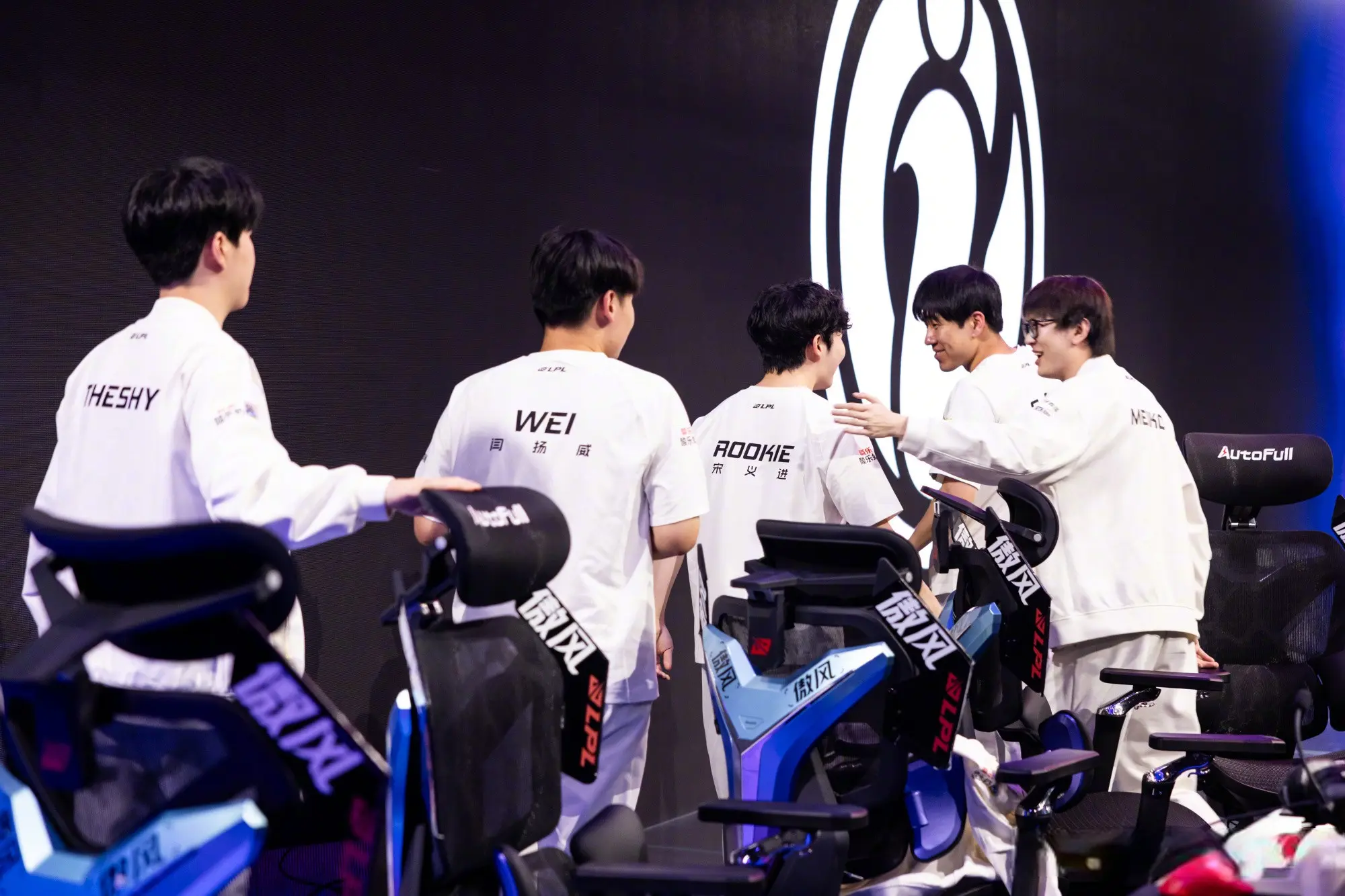 div, 翻盘击败B