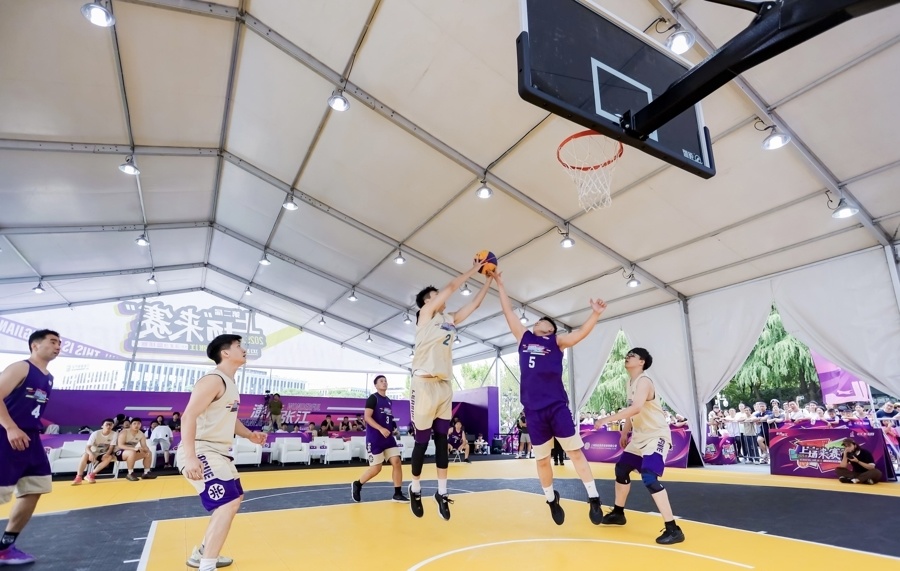 在挥洒汗水 在挥洒汗水