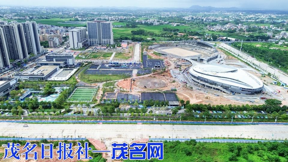 游泳中心内, 心冲刺年底