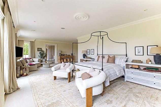 几乎是四年, ws, ue